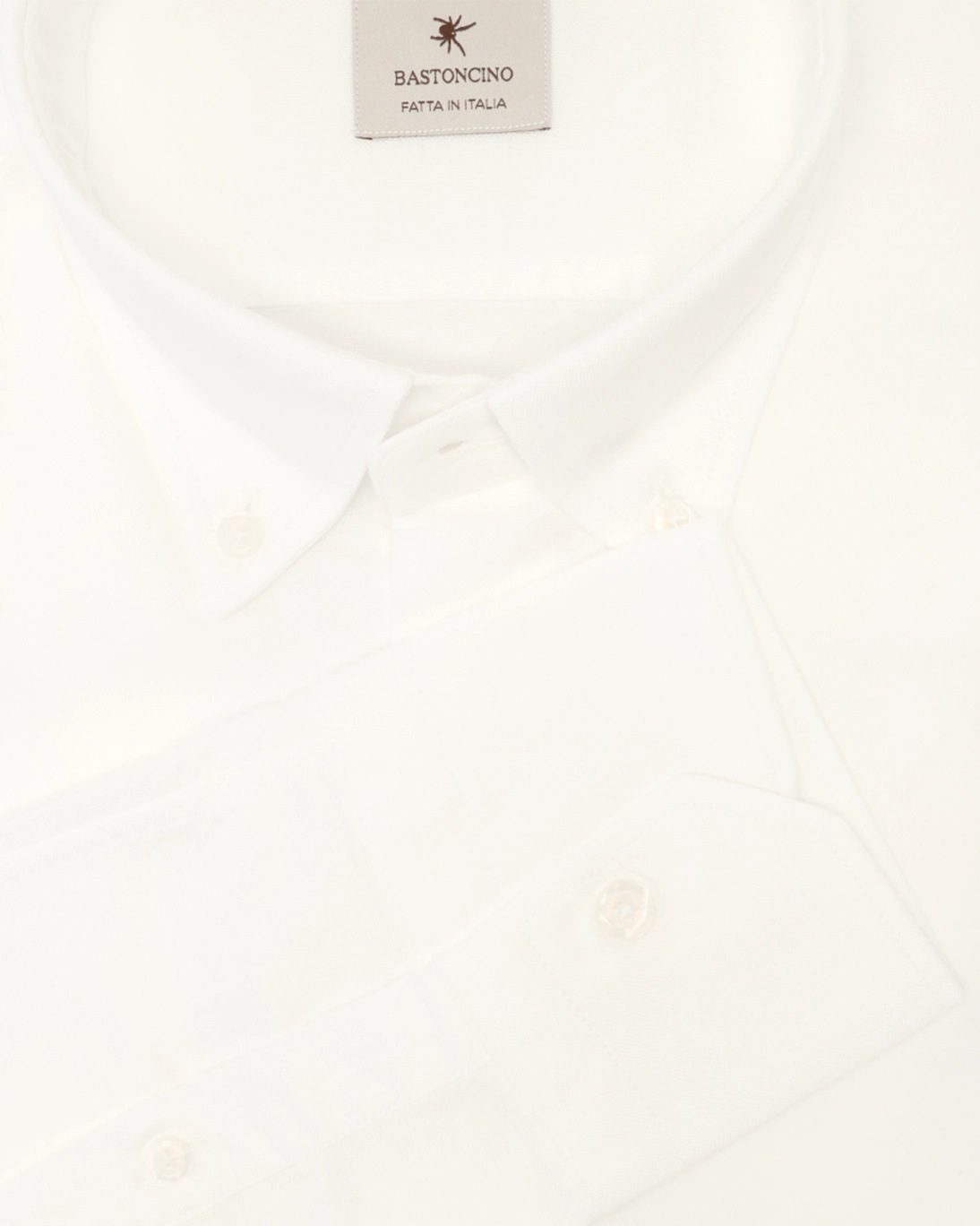 CAMISA BLANCA CON CUELLO ABOTONADO BASTONCINO
