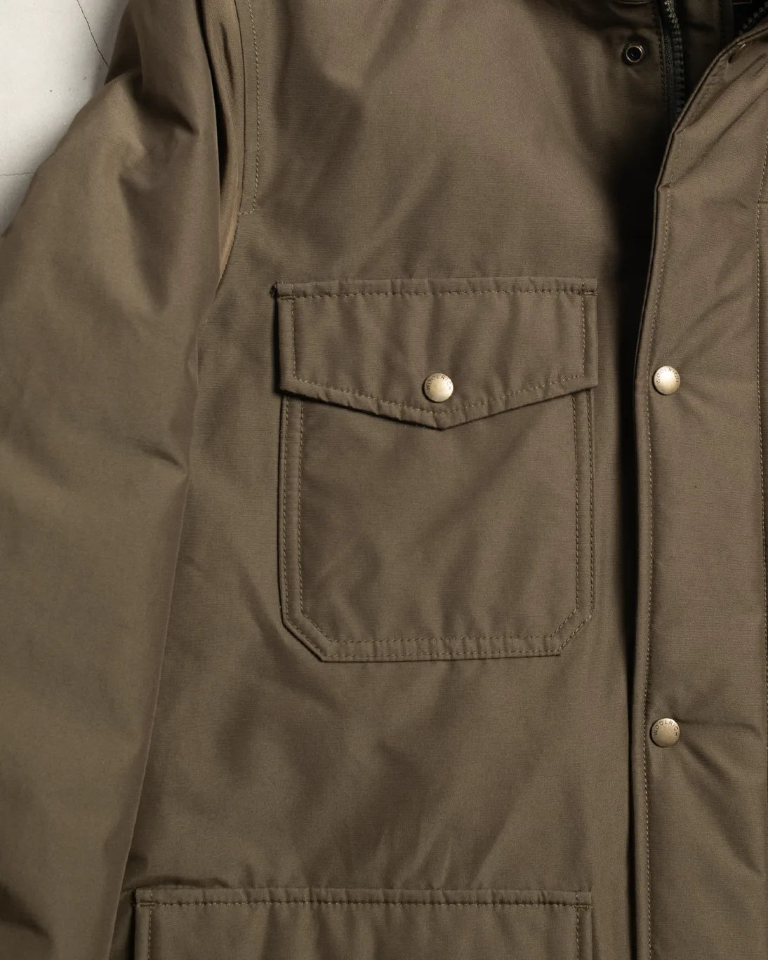 PARKA CON BOLSILLOS WOOLRICH VERDE OSCURO