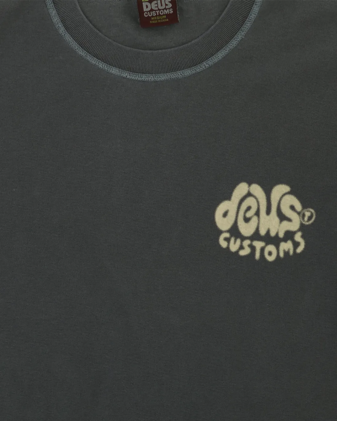 CAMISETA GRIS OSCURO DEUS