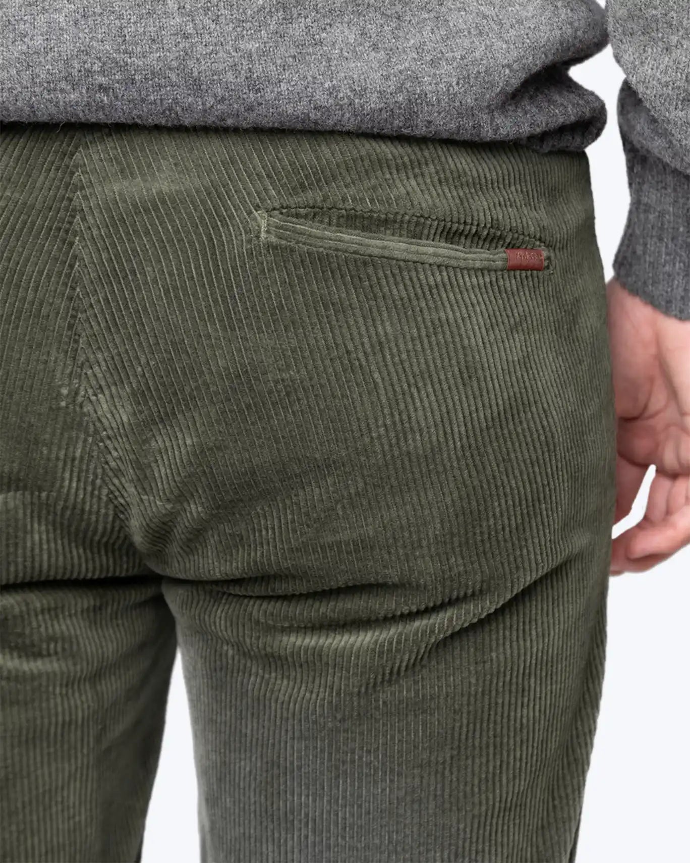 PANTALÓN CHINO DE PANA VERDE OSCURO AT.P.CO.