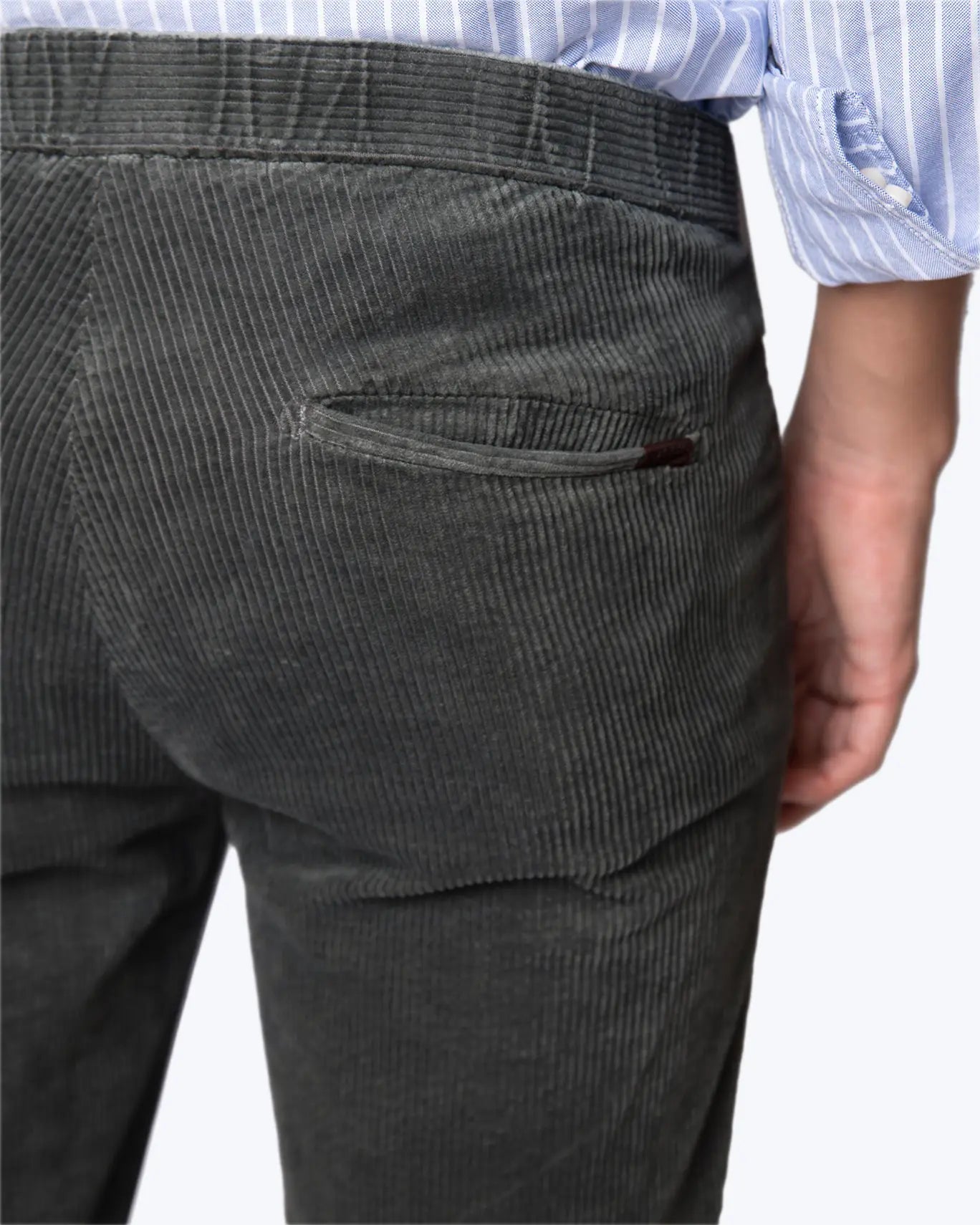 PANTALÓN CHINO DE PANA GRIS OSCURO AT.P.CO.