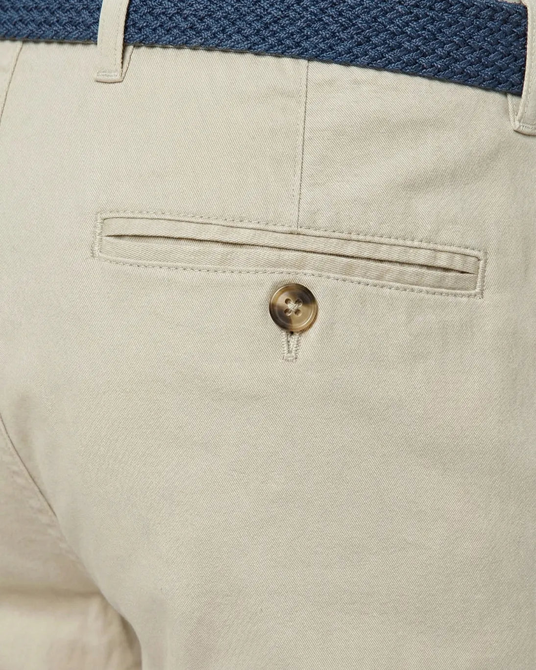 PANTALÓN CHINO CON VUELTA BEIGE MUCHA RE-HASH