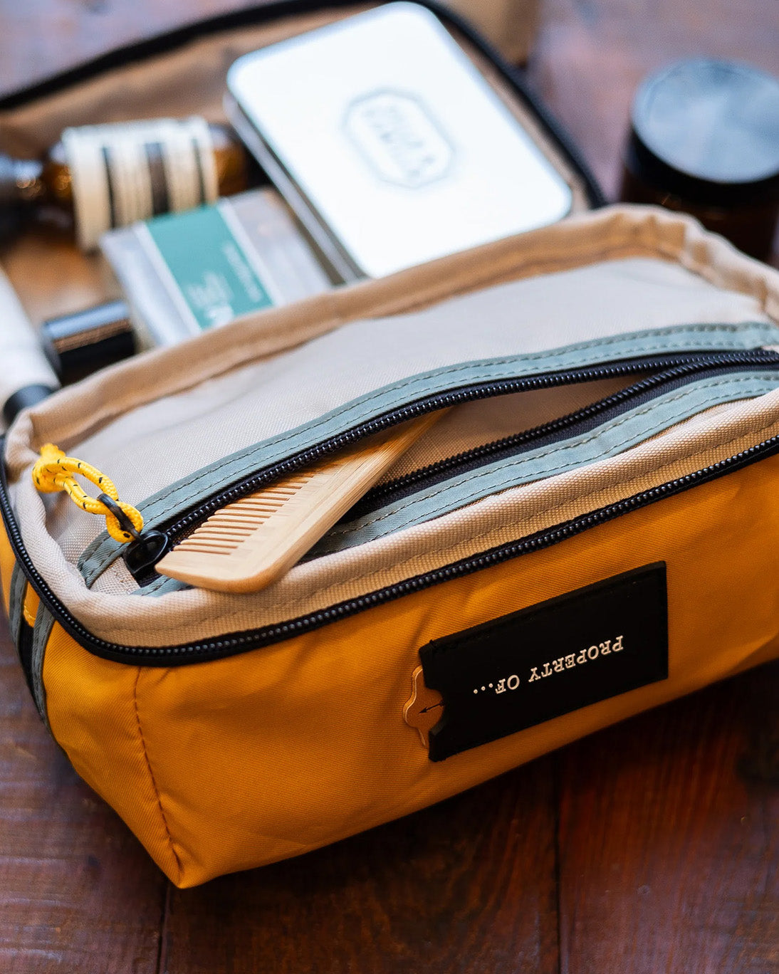 TROUSSE JAUNE PROPERTY OF