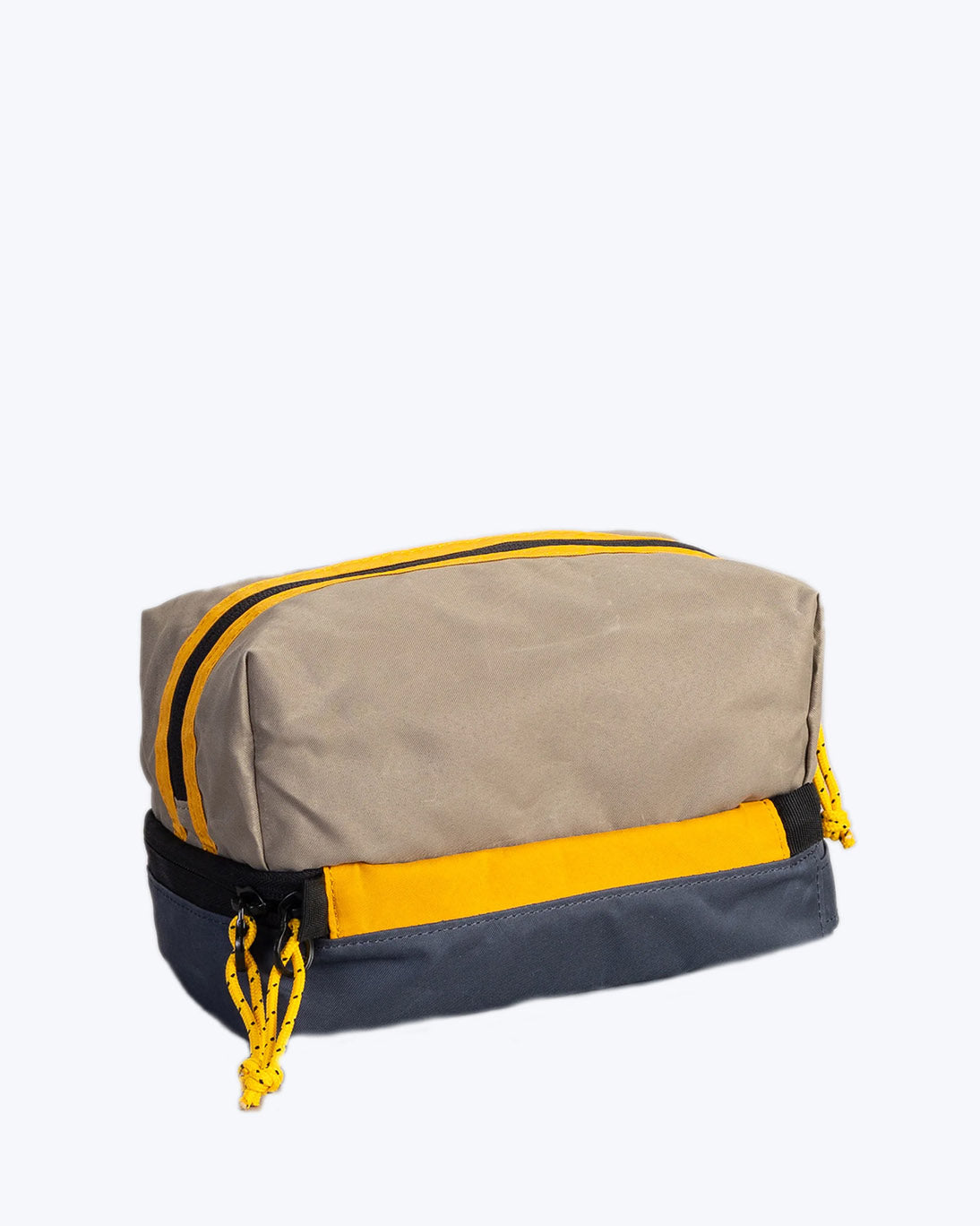 TROUSSE JAUNE PROPERTY OF