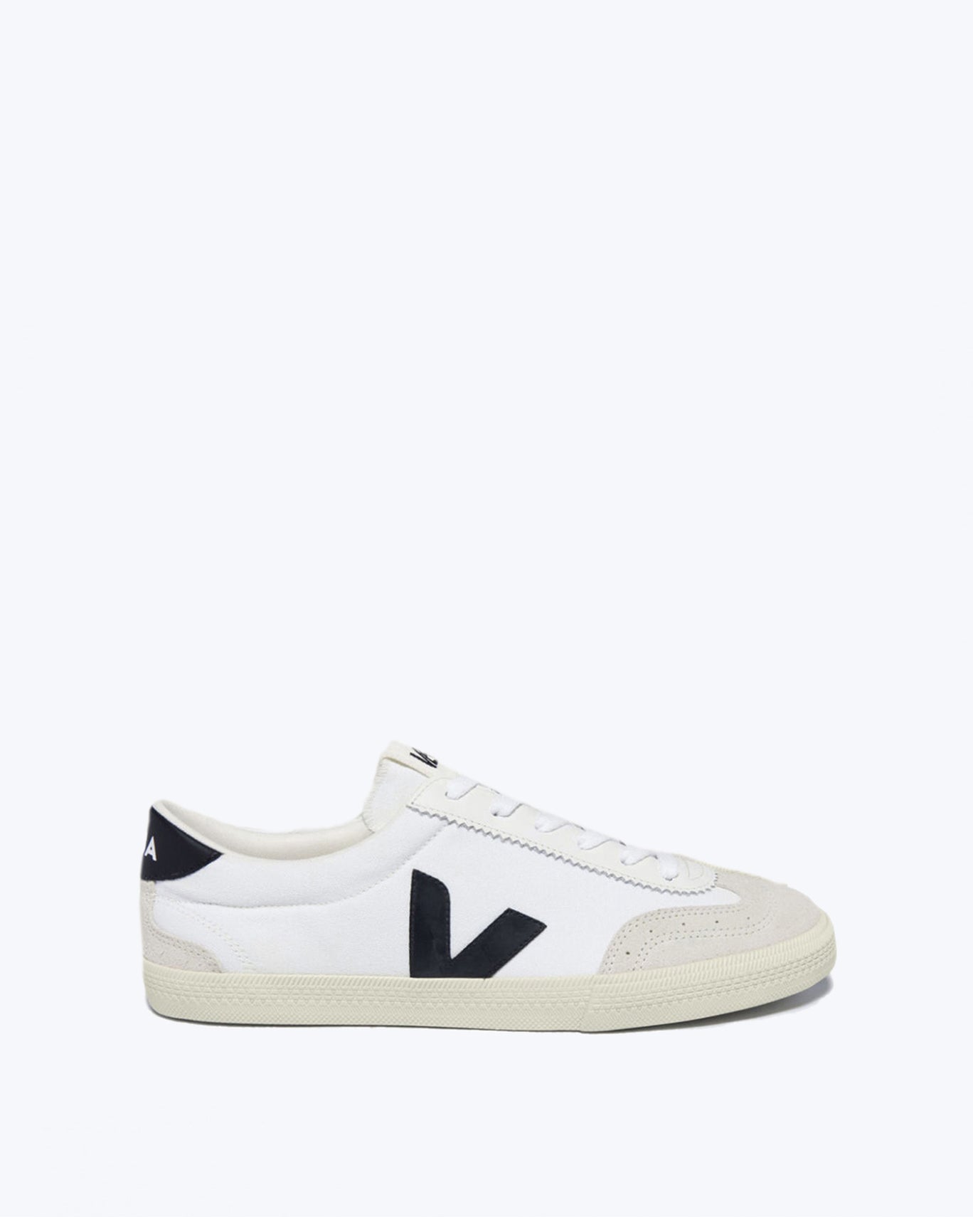 VEJA VOLLEYBALL SHOES