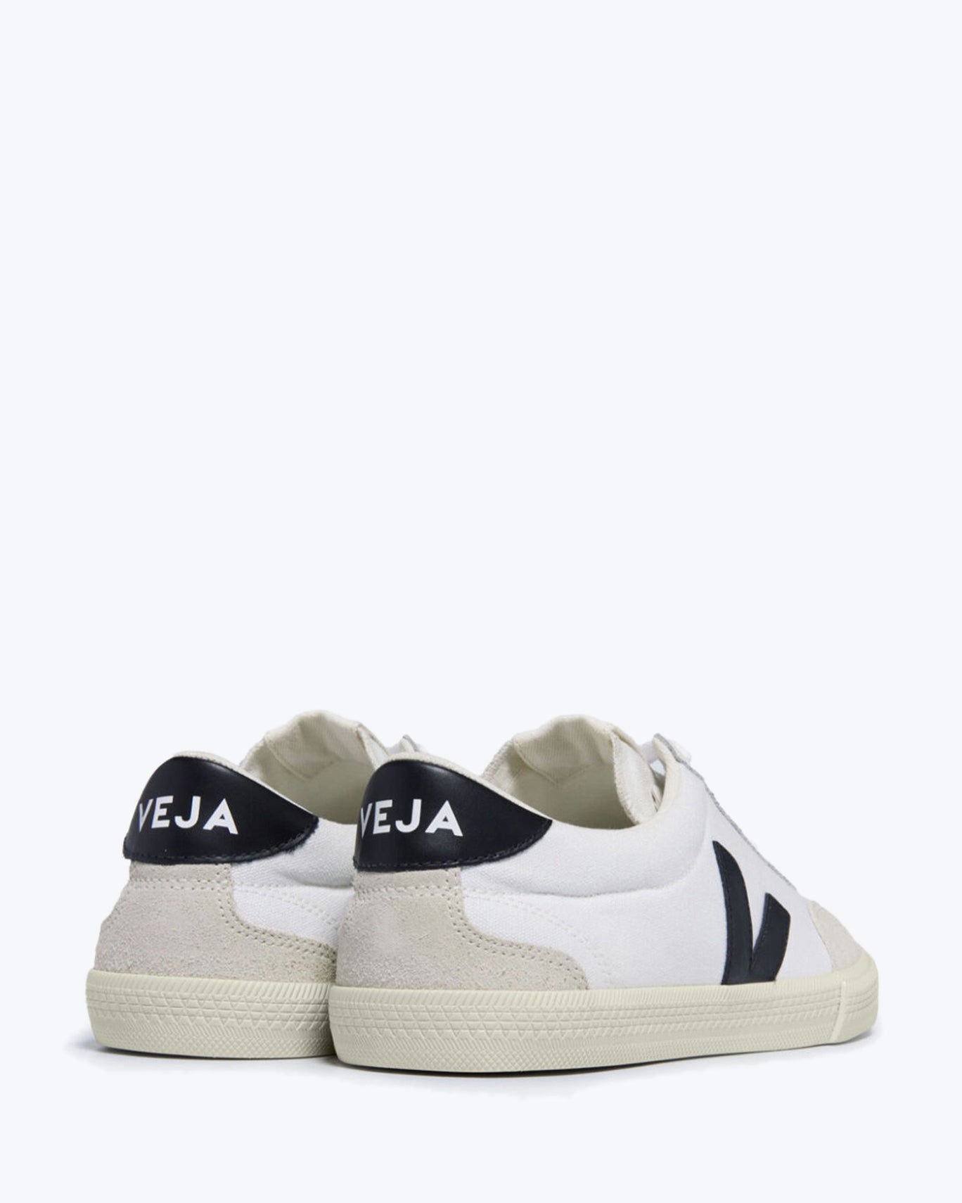 VEJA VOLLEYBALL SHOES