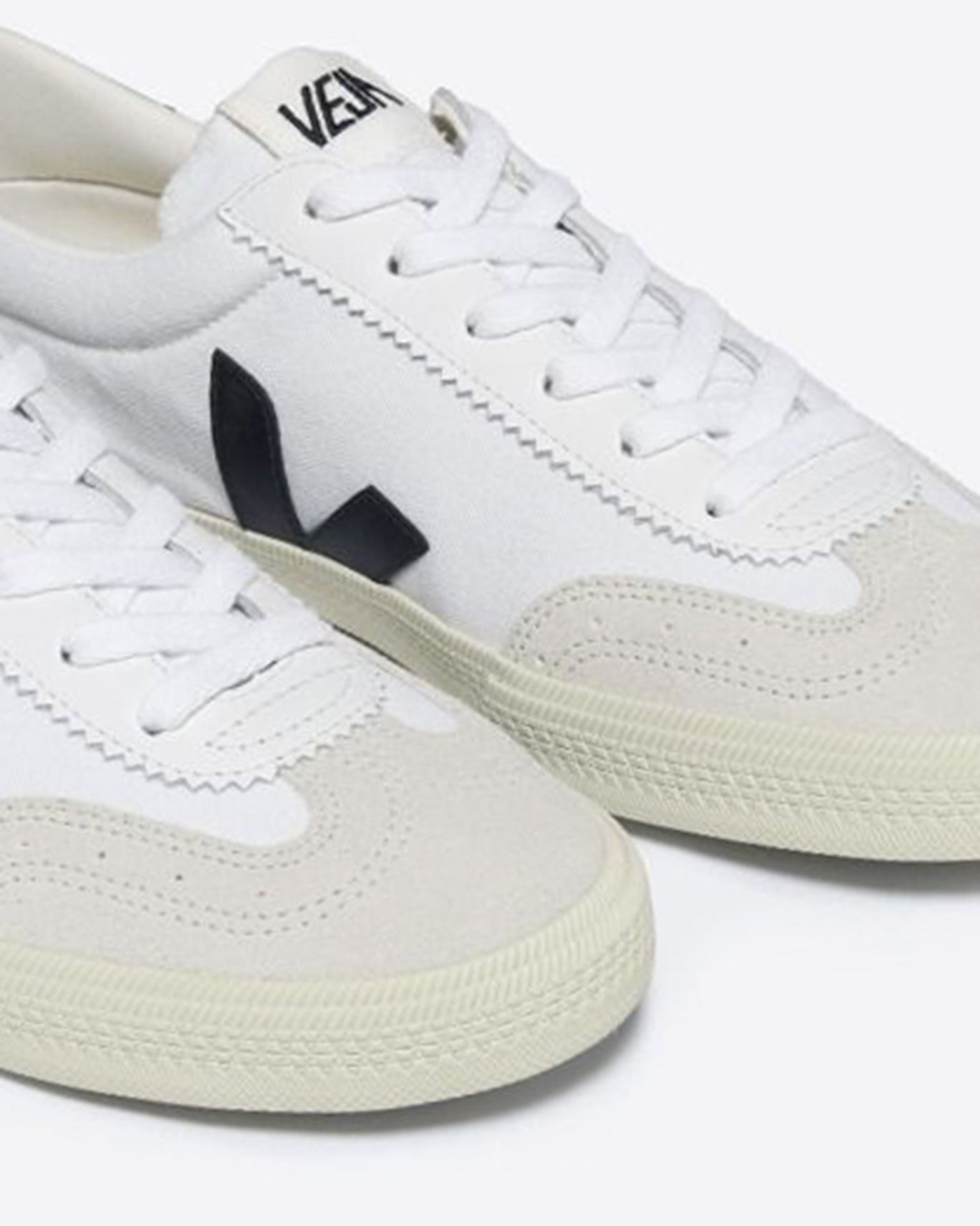 VEJA VOLLEYBALL SHOES