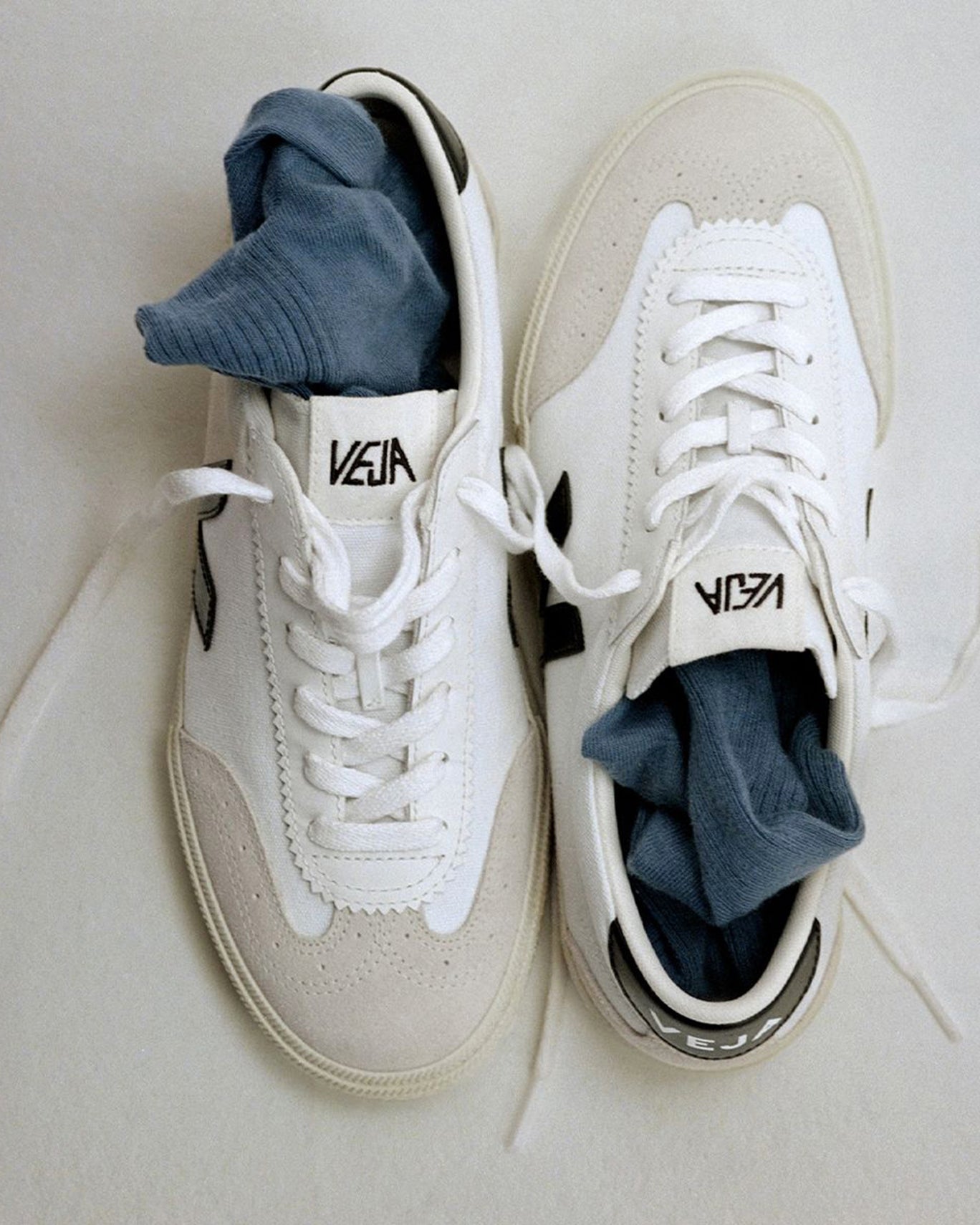 VEJA VOLLEYBALL SHOES