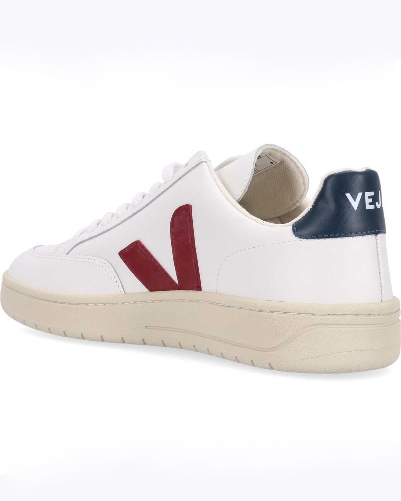 VEJA SNEAKERS