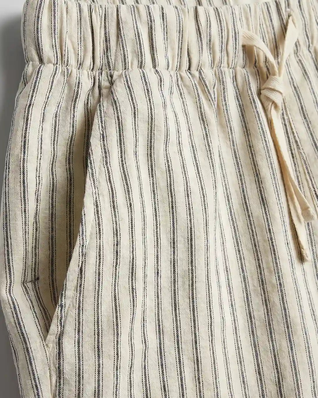 BERMUDAS BEIGE CON RAYAS HARTFORD