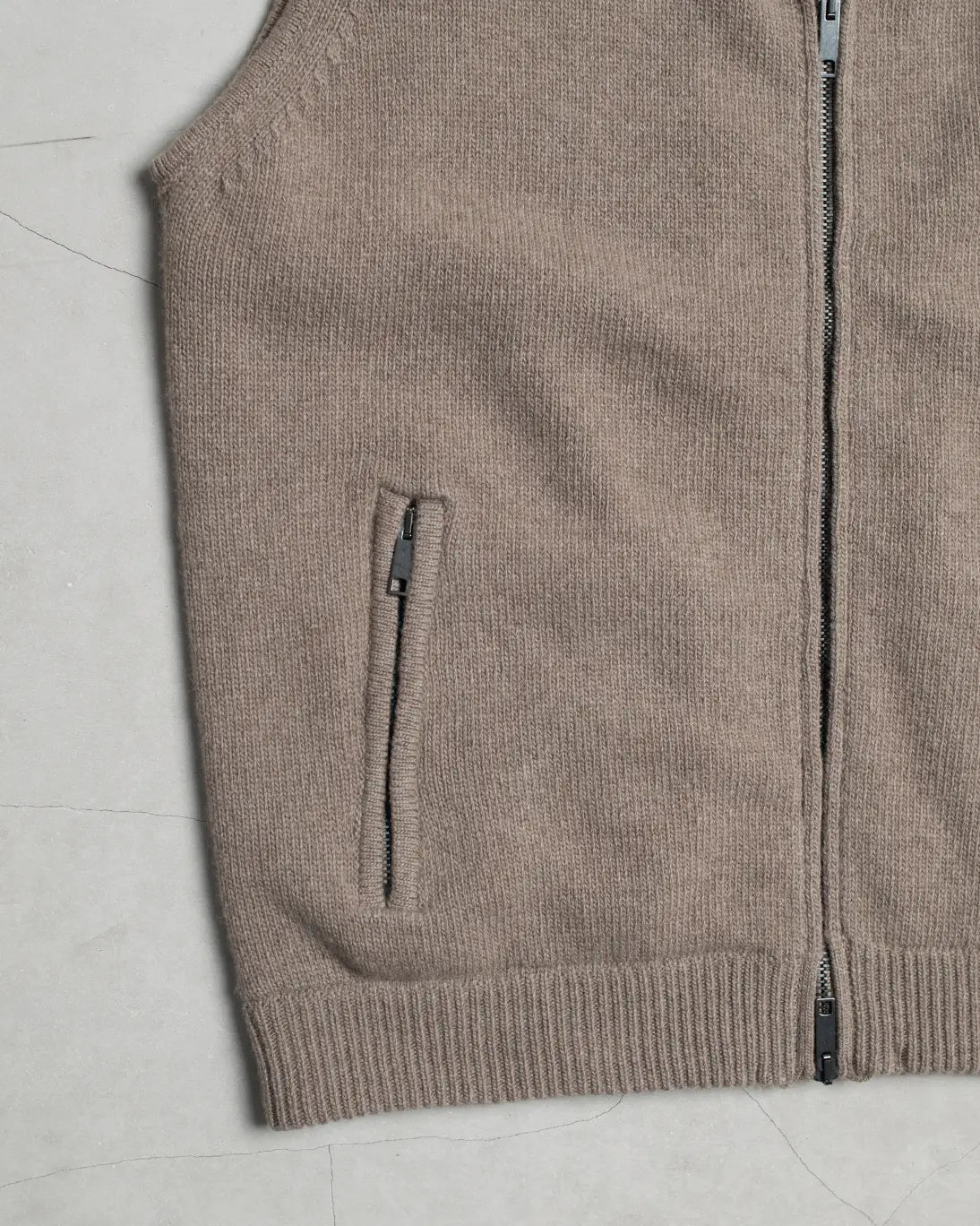 CHALECO DE PUNTO CON CREMALLERA BEIGE DANIELE FIESOLI