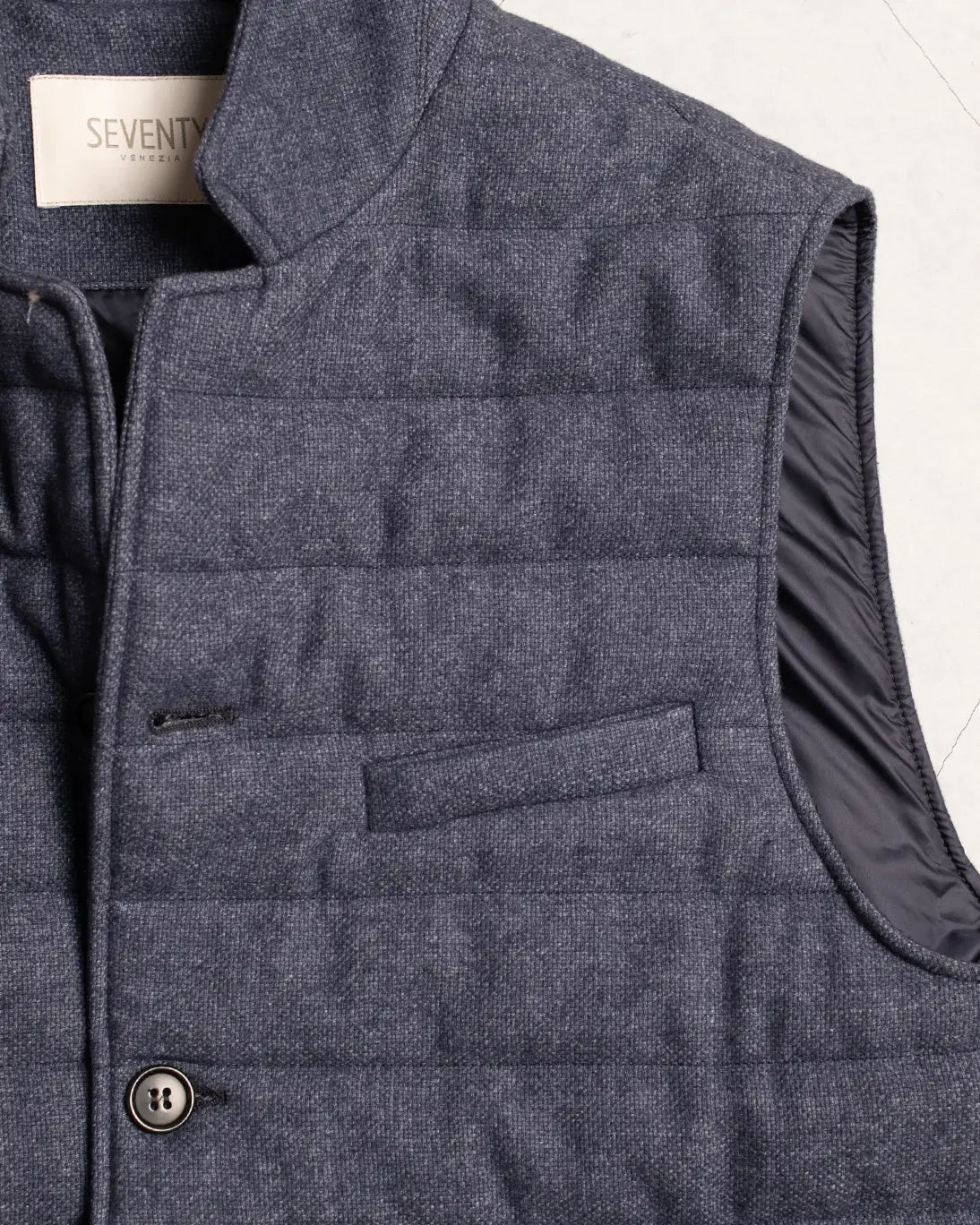 CHALEO ACOLCHADO SEVENTY AZUL GRISACEO