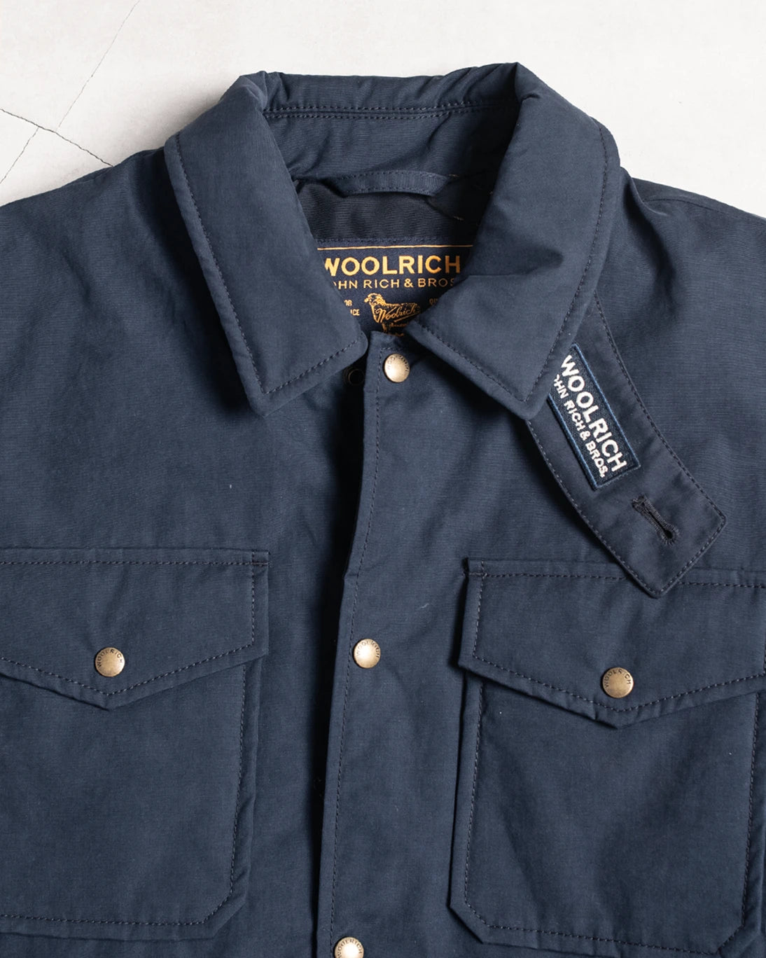 CHAQUETA DE BOLSILLOS WOOLRICH AZUL MARINO