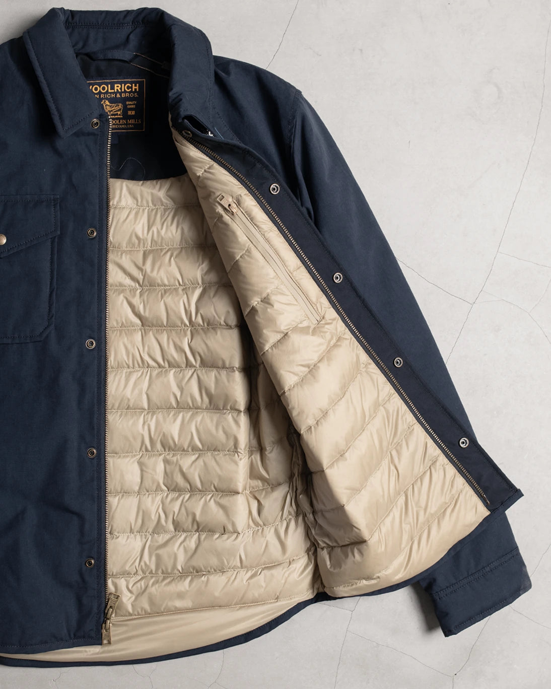 CHAQUETA DE BOLSILLOS WOOLRICH AZUL MARINO
