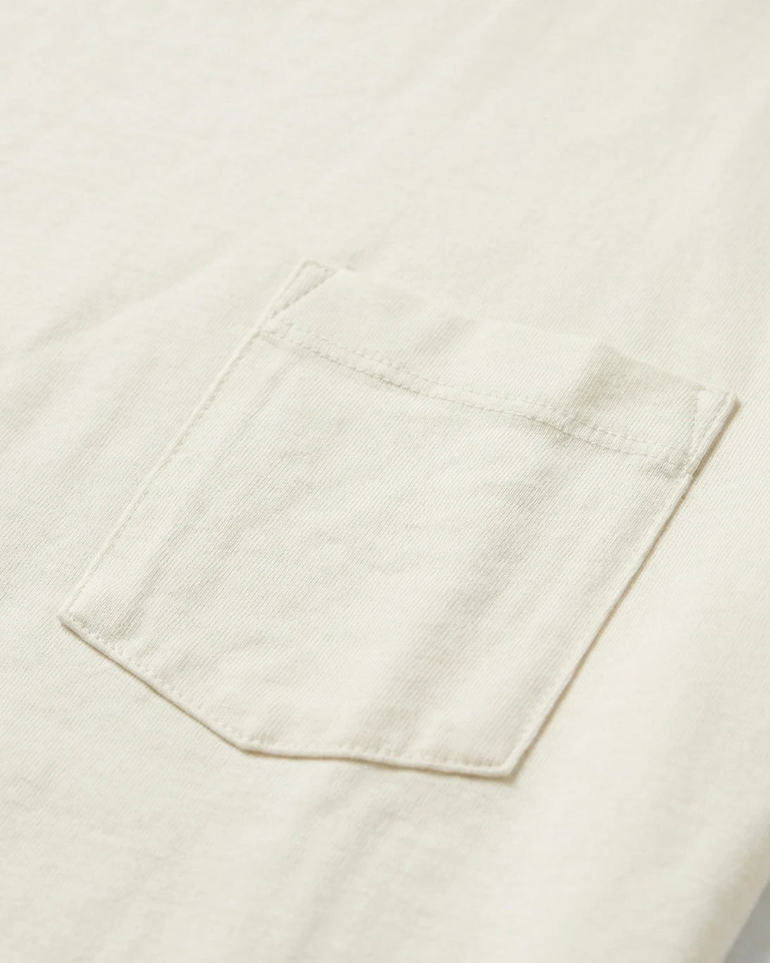 CAMISETA CON BOLSILLO CREMA HARTFORD