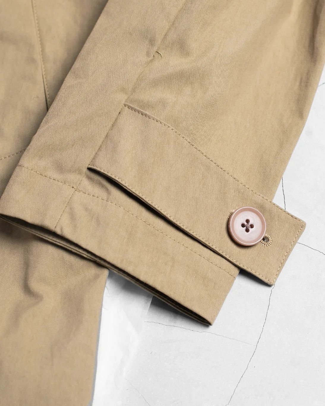 GABARDINA BEIGE REPELENTE AL AGUA AT.P.CO