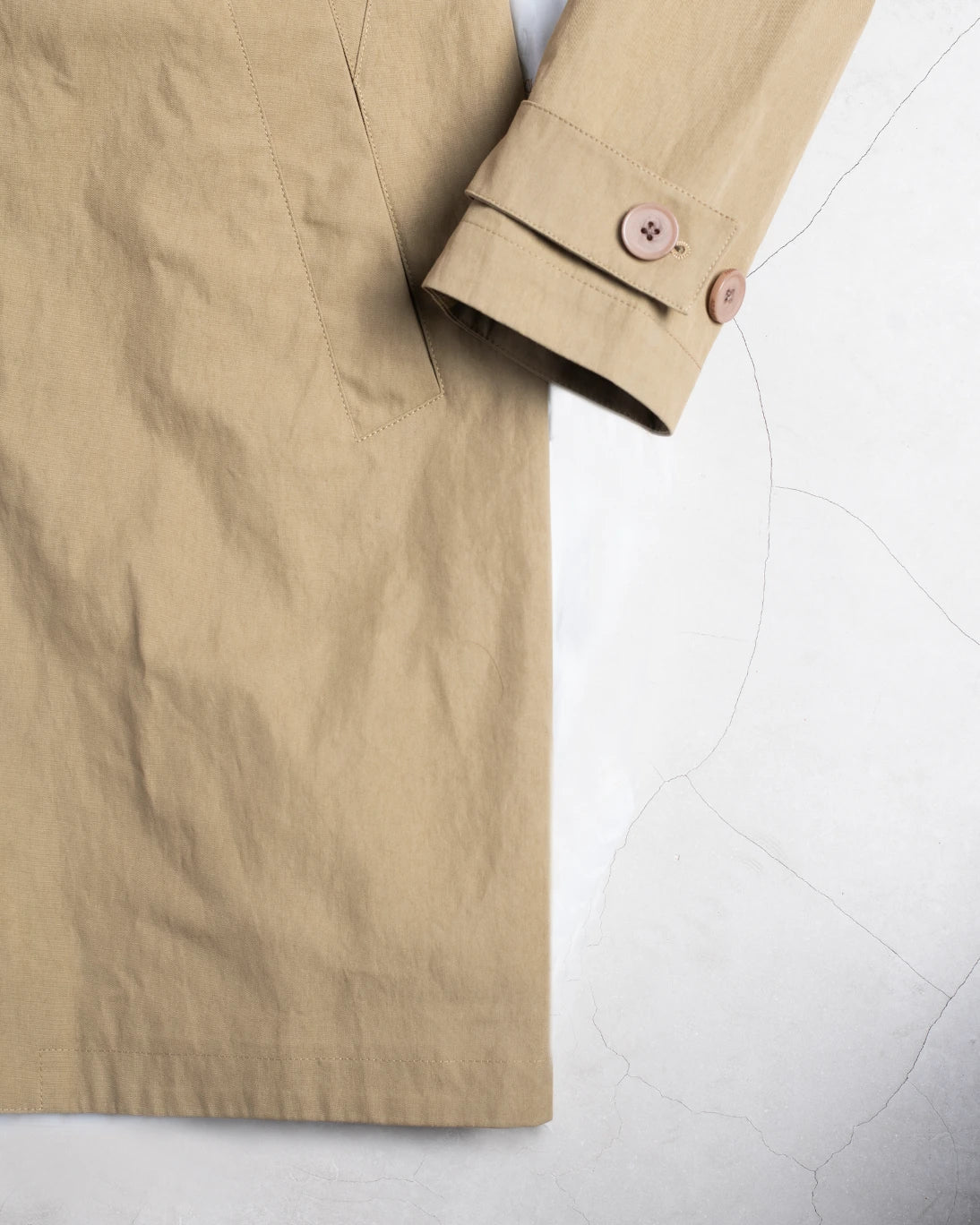 GABARDINA BEIGE REPELENTE AL AGUA AT.P.CO
