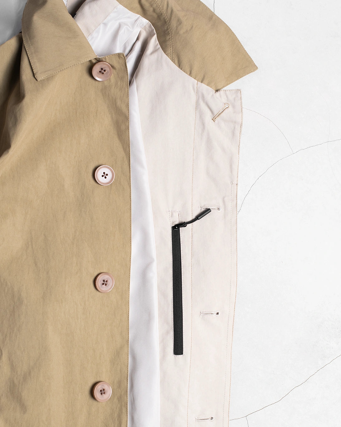 GABARDINA BEIGE REPELENTE AL AGUA AT.P.CO