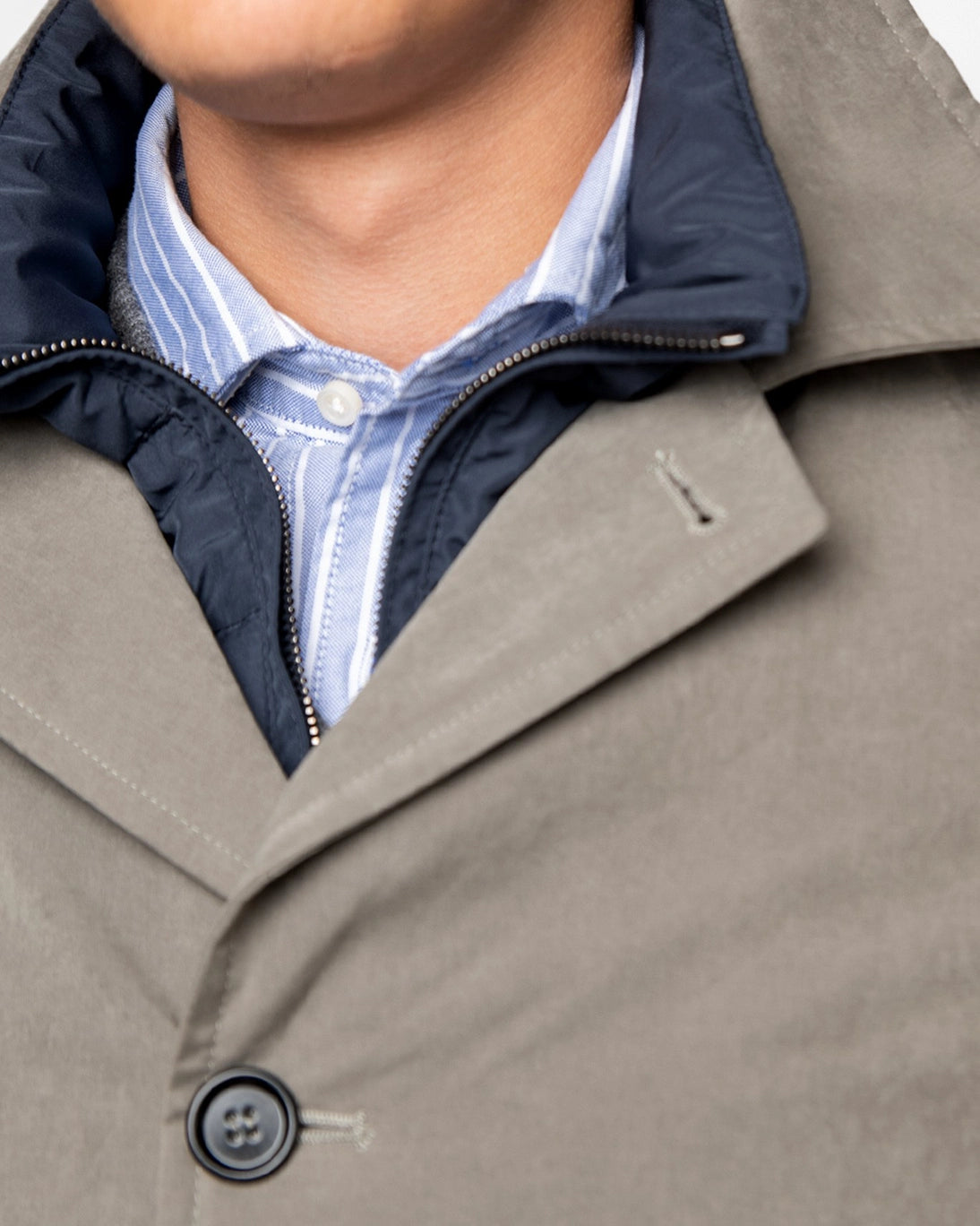 GABARDINA VERDE GRISÁCEO CON PETO DESMONTABLE ZEROSETTANTA