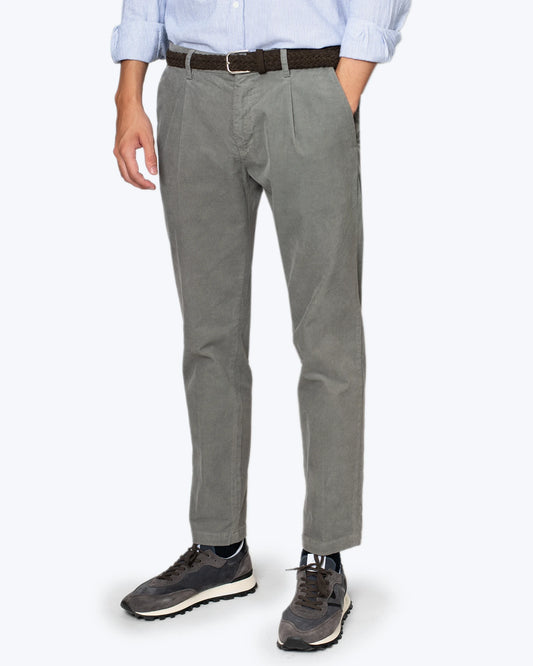 PANTALÓN CHINO DE PANA CON PINZA AT.P.CO