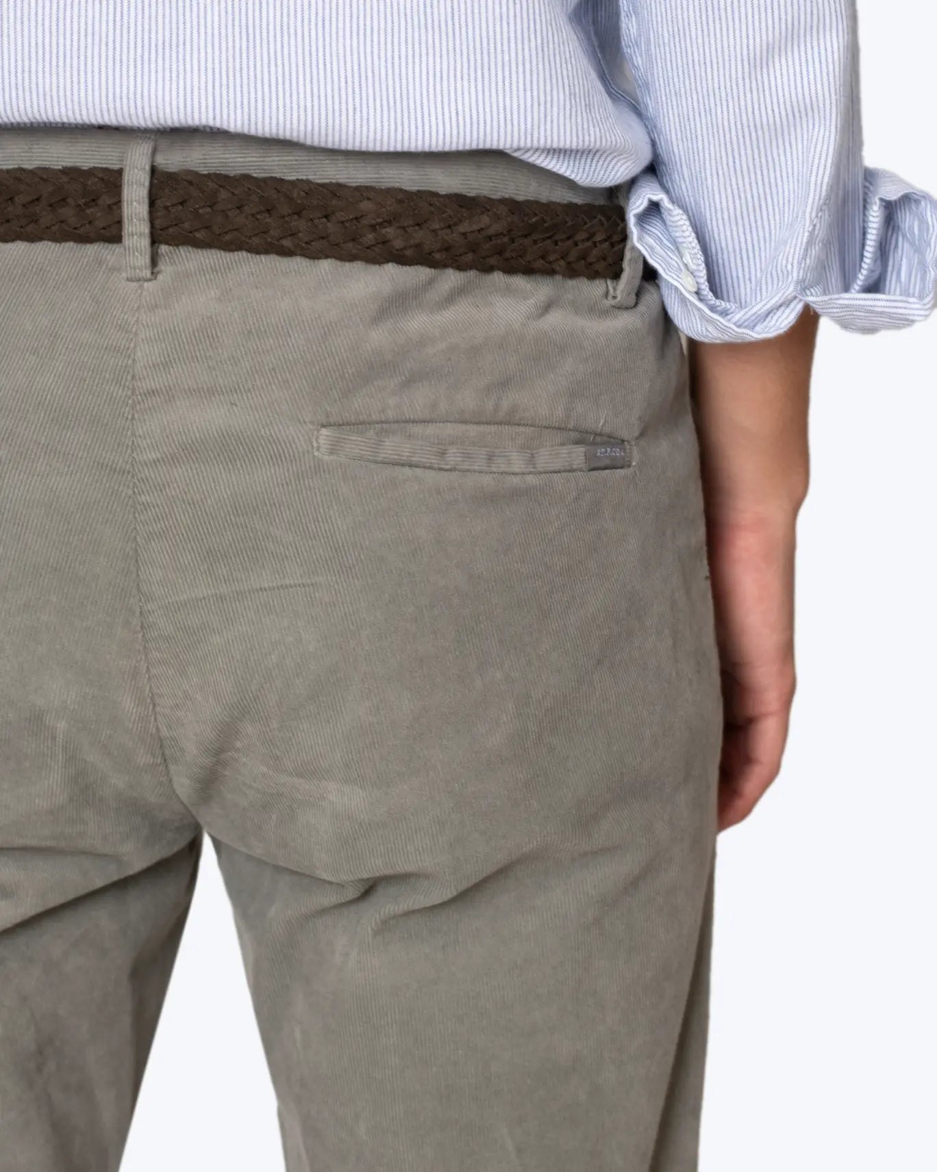 PANTALÓN CHINO DE PANA CON PINZA AT.P.CO