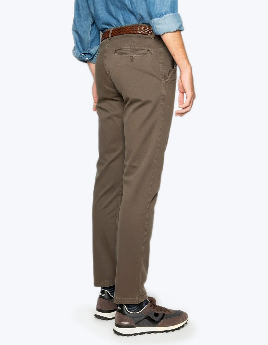PANTALÓN CHINO SLIM FIT MARRÓN BOMBOOGIE