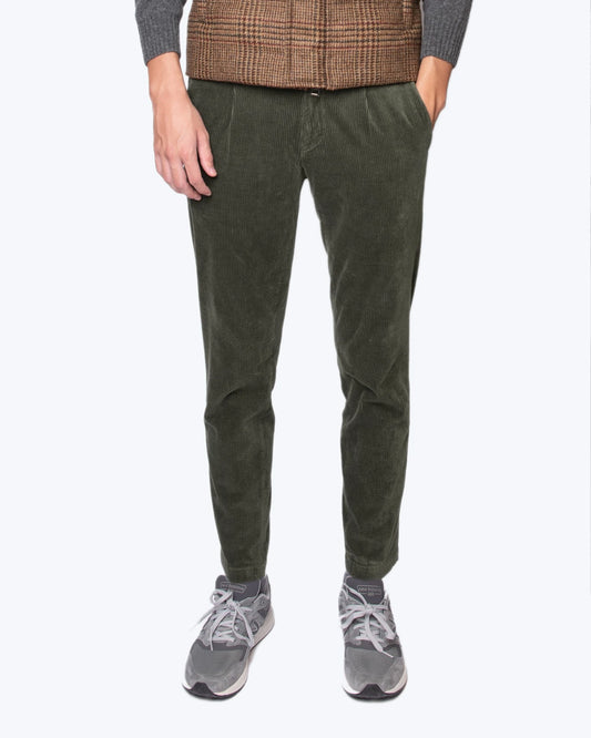 PANTALÓN CHINO DE PANA VERDE OSCURO AT.P.CO.