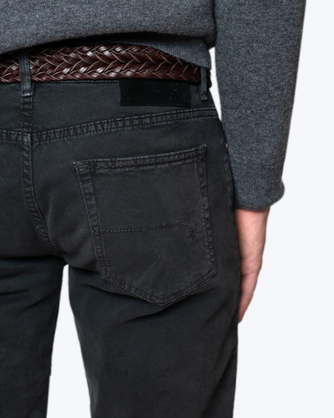 PANTALÓN 5 BOLSILLOS GRIS OSCURO RE-HASH