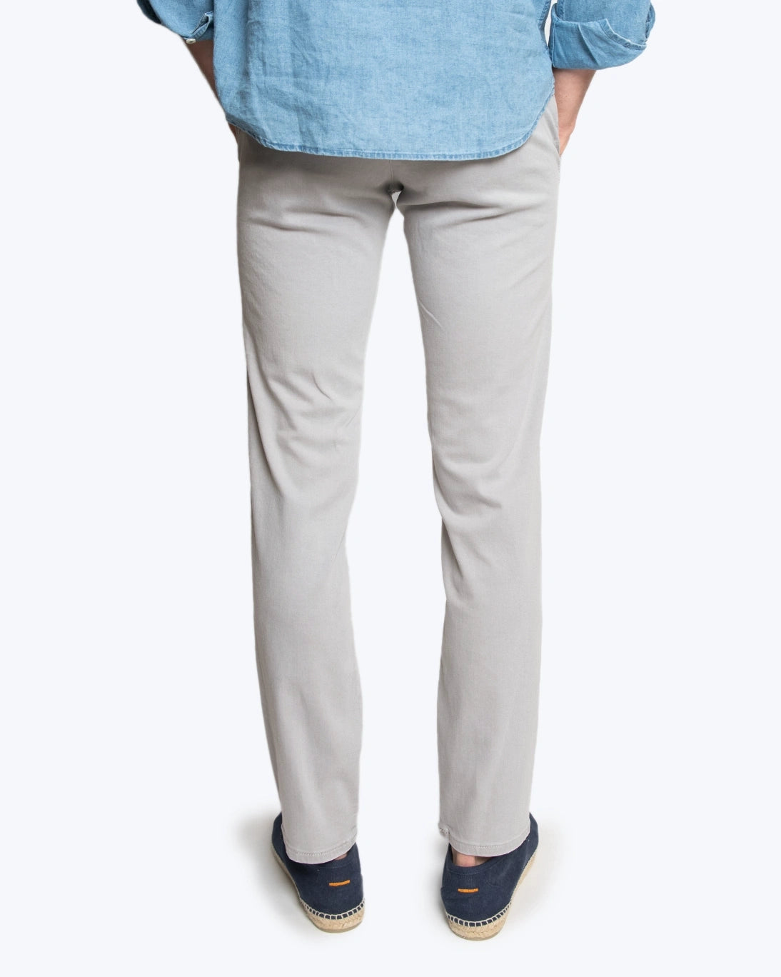 PANTALÓN CHINO GRIS CLARO DRIVER PANTS MAC JEANS