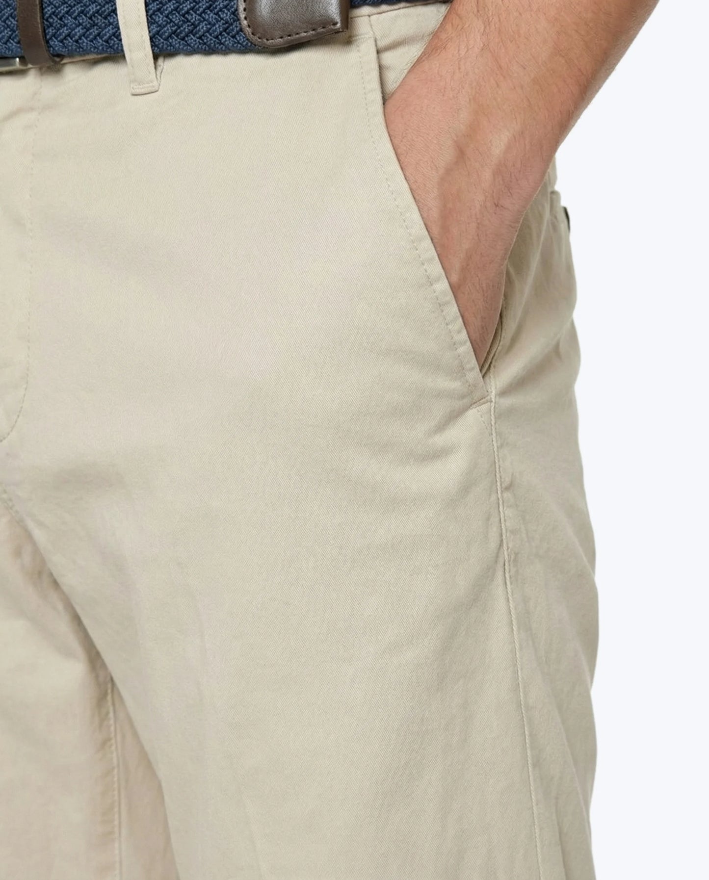 PANTALÓN CHINO CON VUELTA BEIGE MUCHA RE-HASH