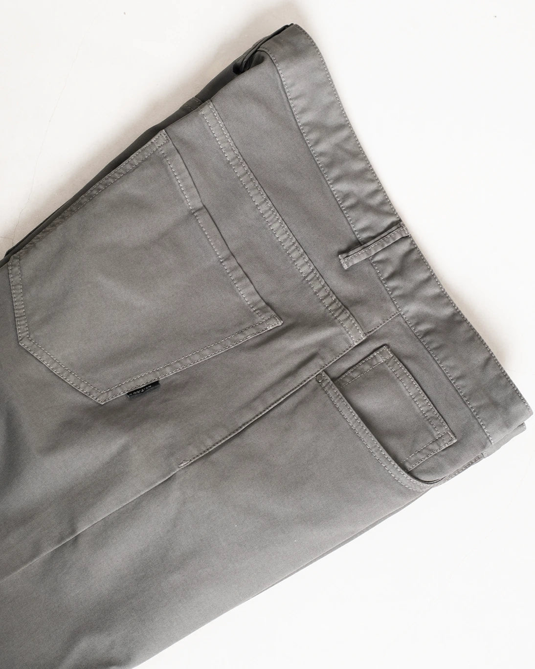 PANTALÓN GRIS OSCURO 5 BOLSILLOS DAVE AT.P.CO