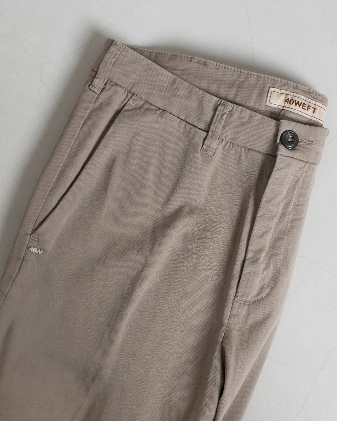 PANTALÓN CHINO GABARDINA TOPO 40WEFT