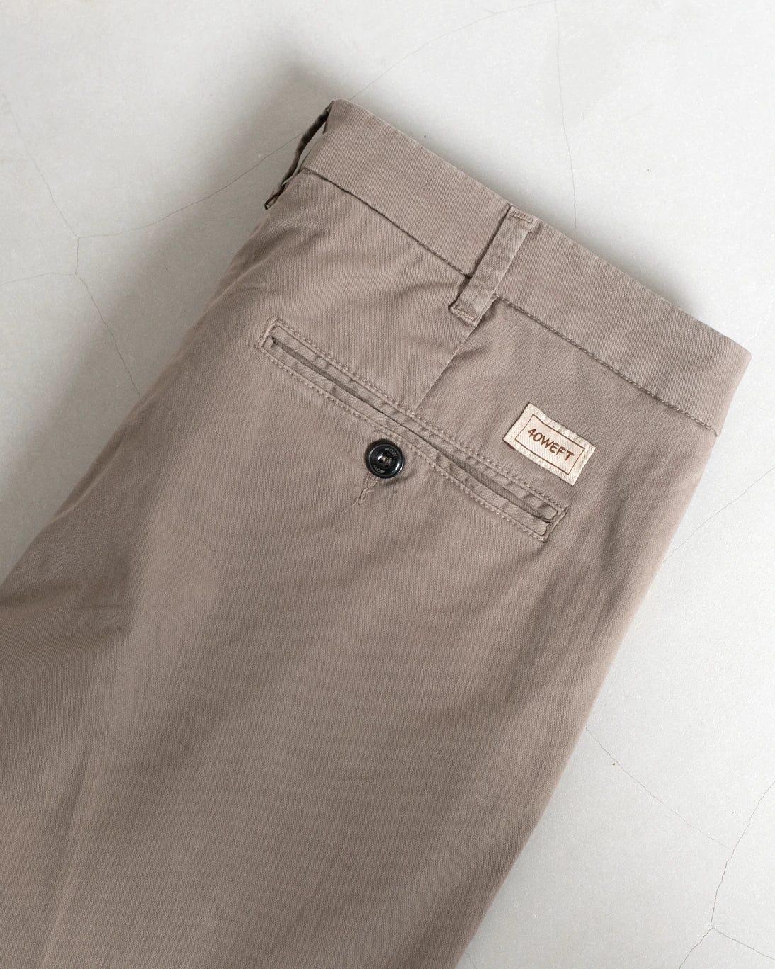 PANTALÓN CHINO GABARDINA TOPO 40WEFT