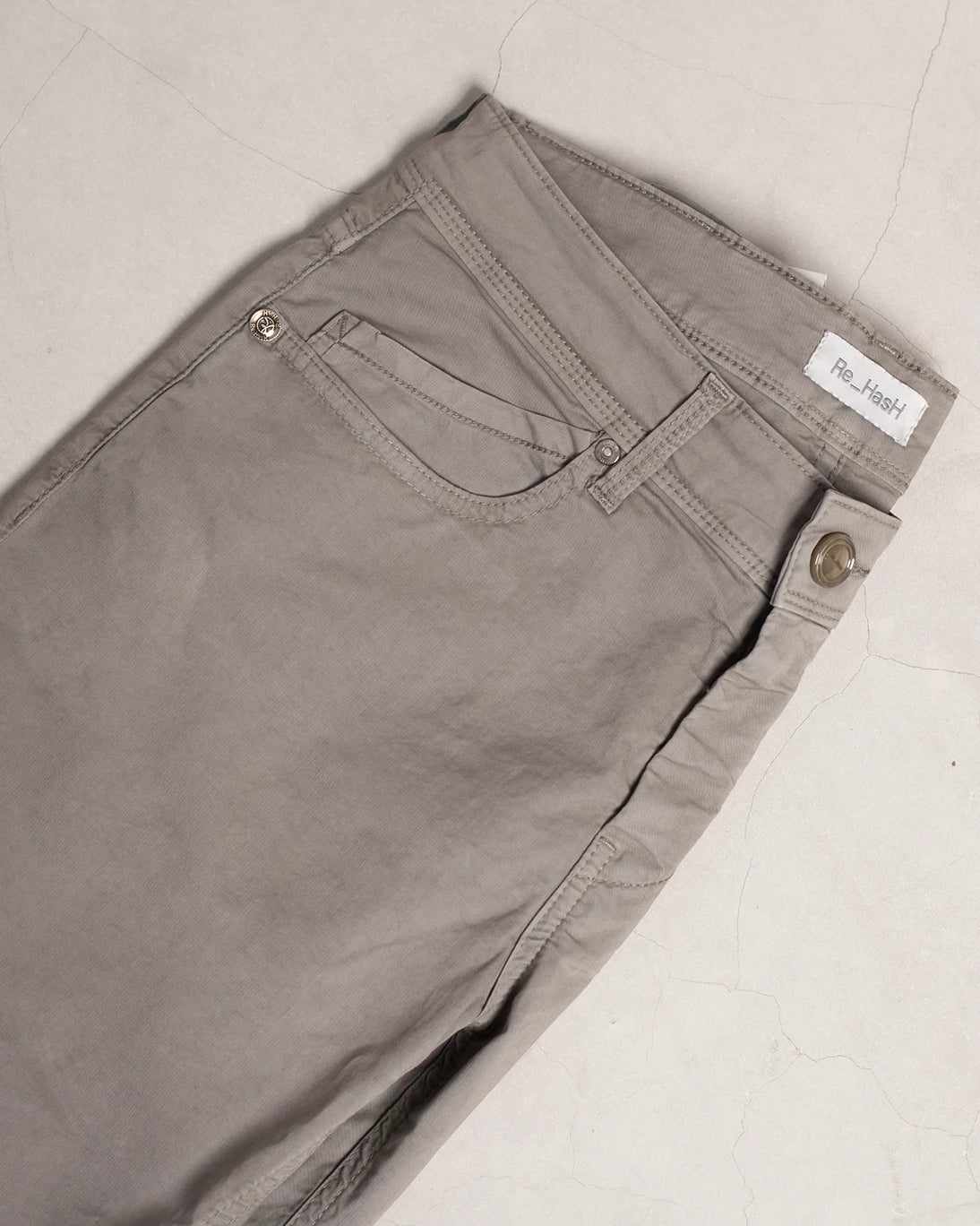 PANTALÓN DE 5 BOLSILLOS GRIS RE-HASH