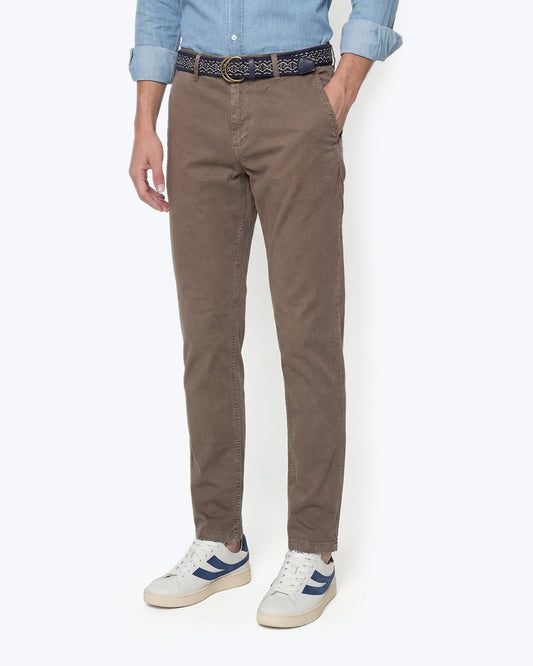 PANTALÓN CHINO MARRÓN SLIM FIT BOMBOOGIE