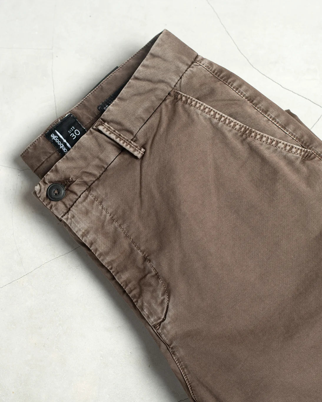 PANTALÓN CHINO MARRÓN SLIM FIT BOMBOOGIE
