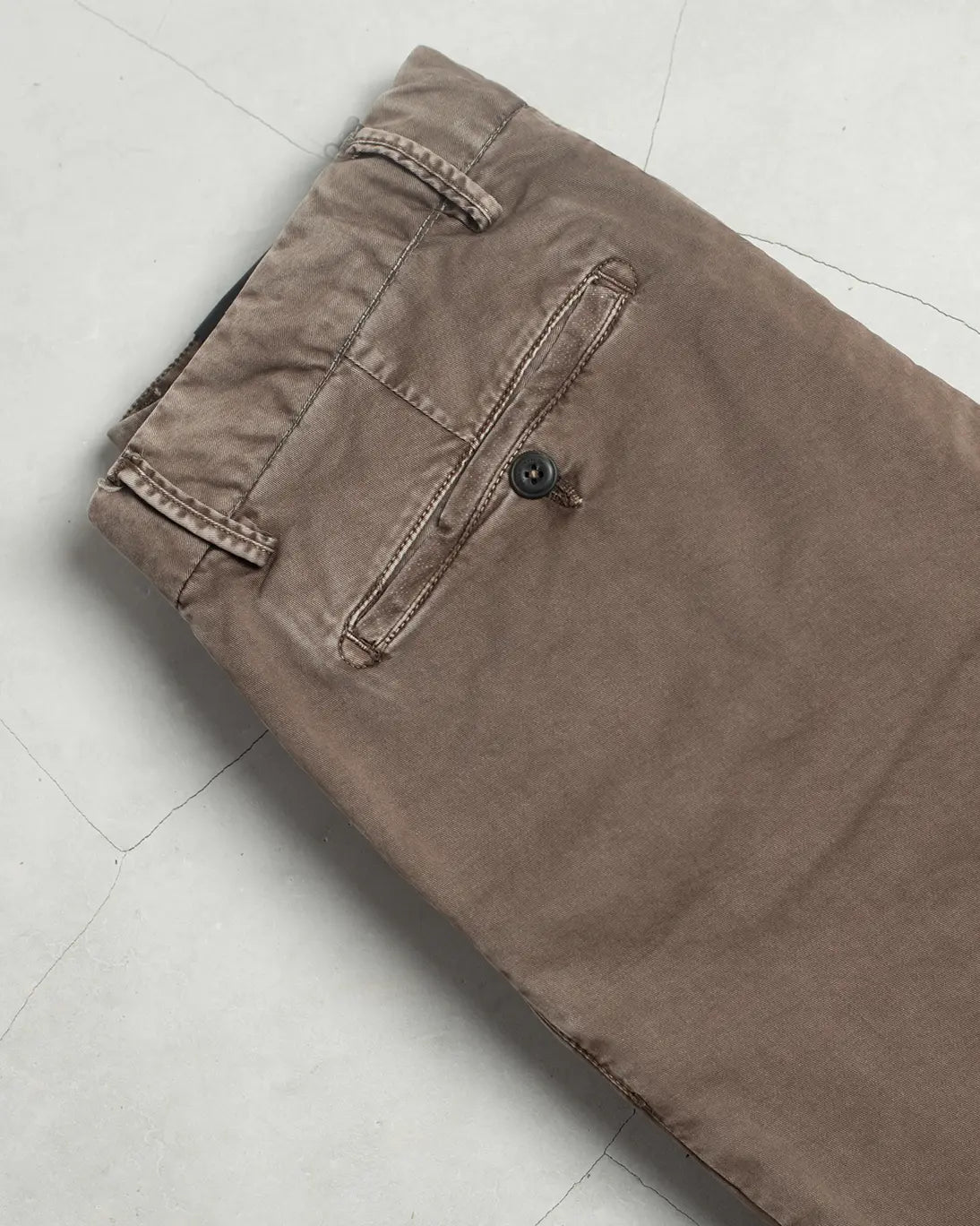 PANTALÓN CHINO MARRÓN SLIM FIT BOMBOOGIE