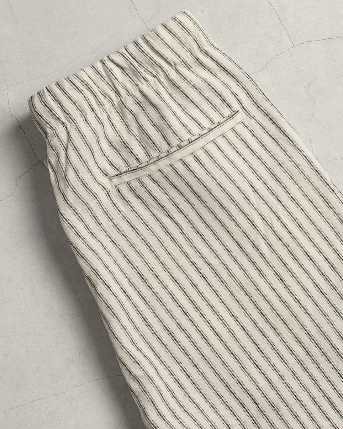 PANTALON CHINO DE LINO BEIGE CON RAYAS AZULES HARTFORD