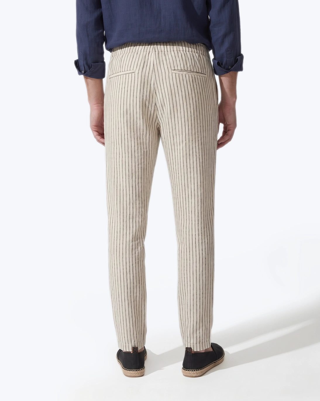 PANTALON CHINO DE LINO BEIGE CON RAYAS AZULES HARTFORD