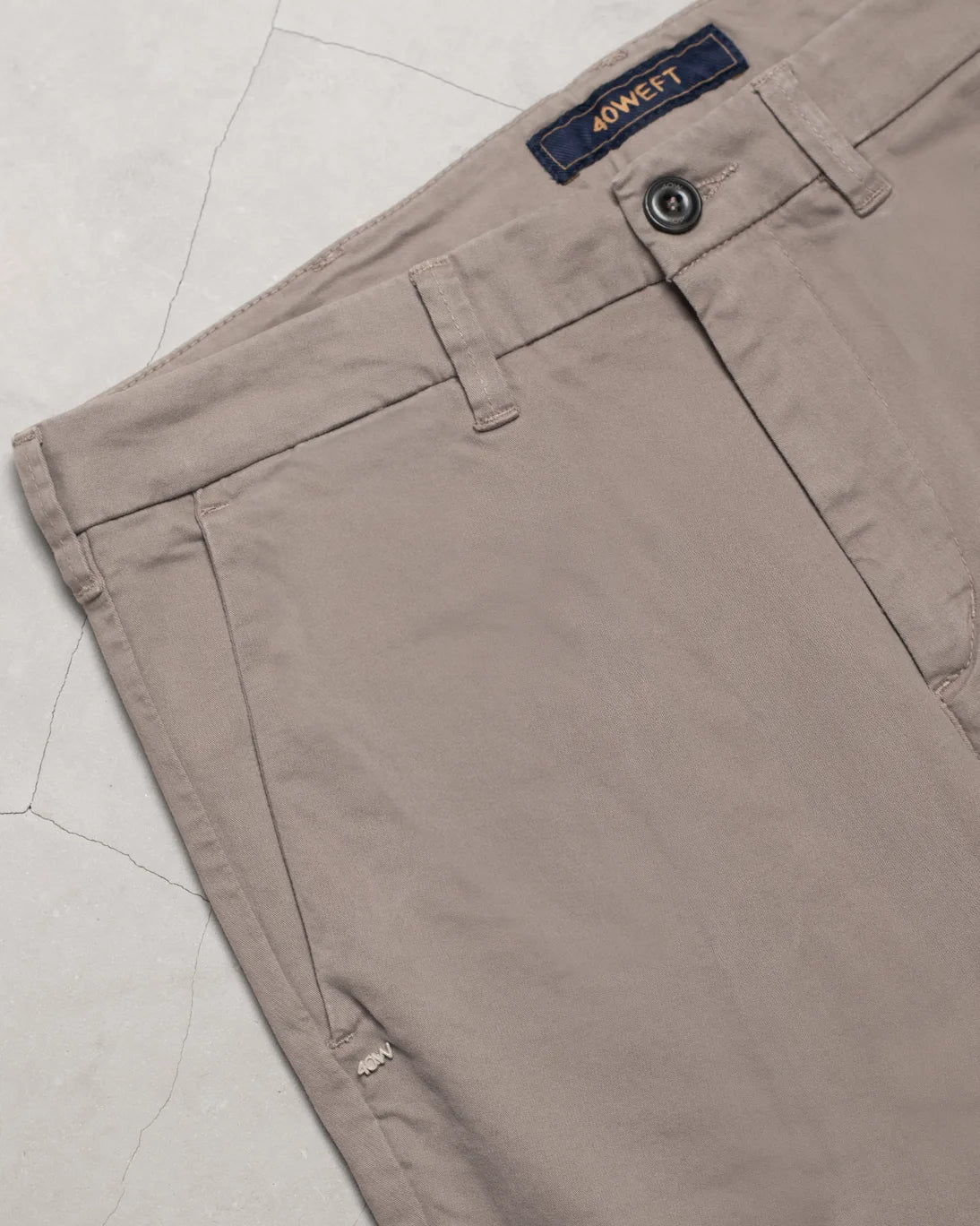 PANTALÓN CHINO GRIS 40WEFT