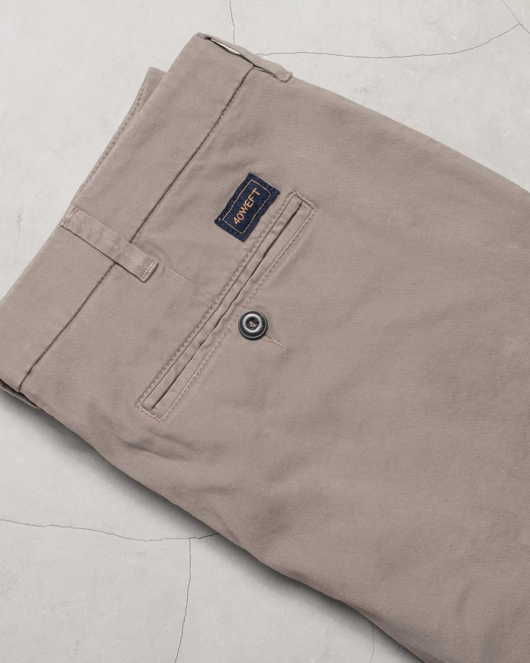 PANTALÓN CHINO GRIS 40WEFT