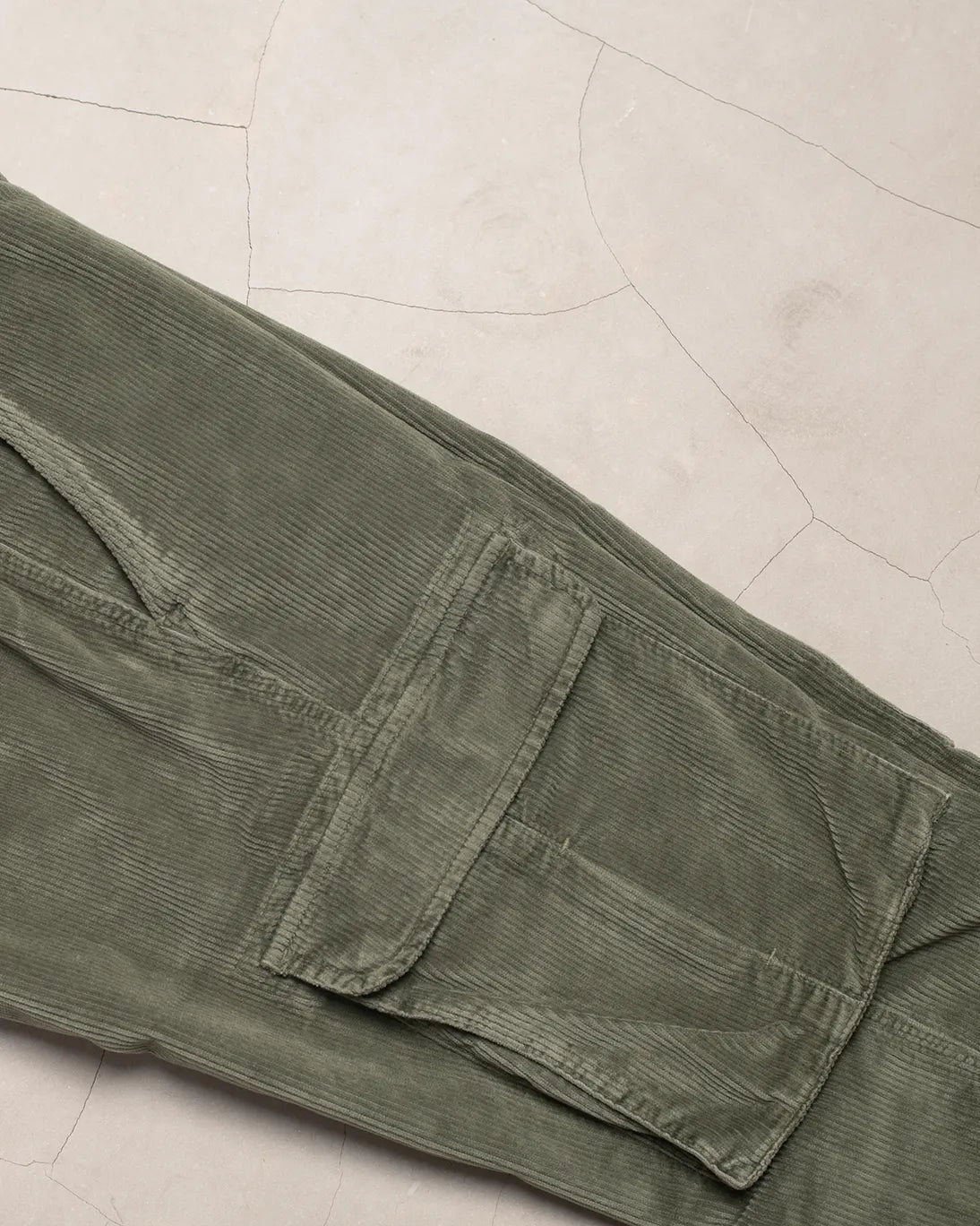 PANTALÓN CARGO DE PANA VERDE 40WEFT