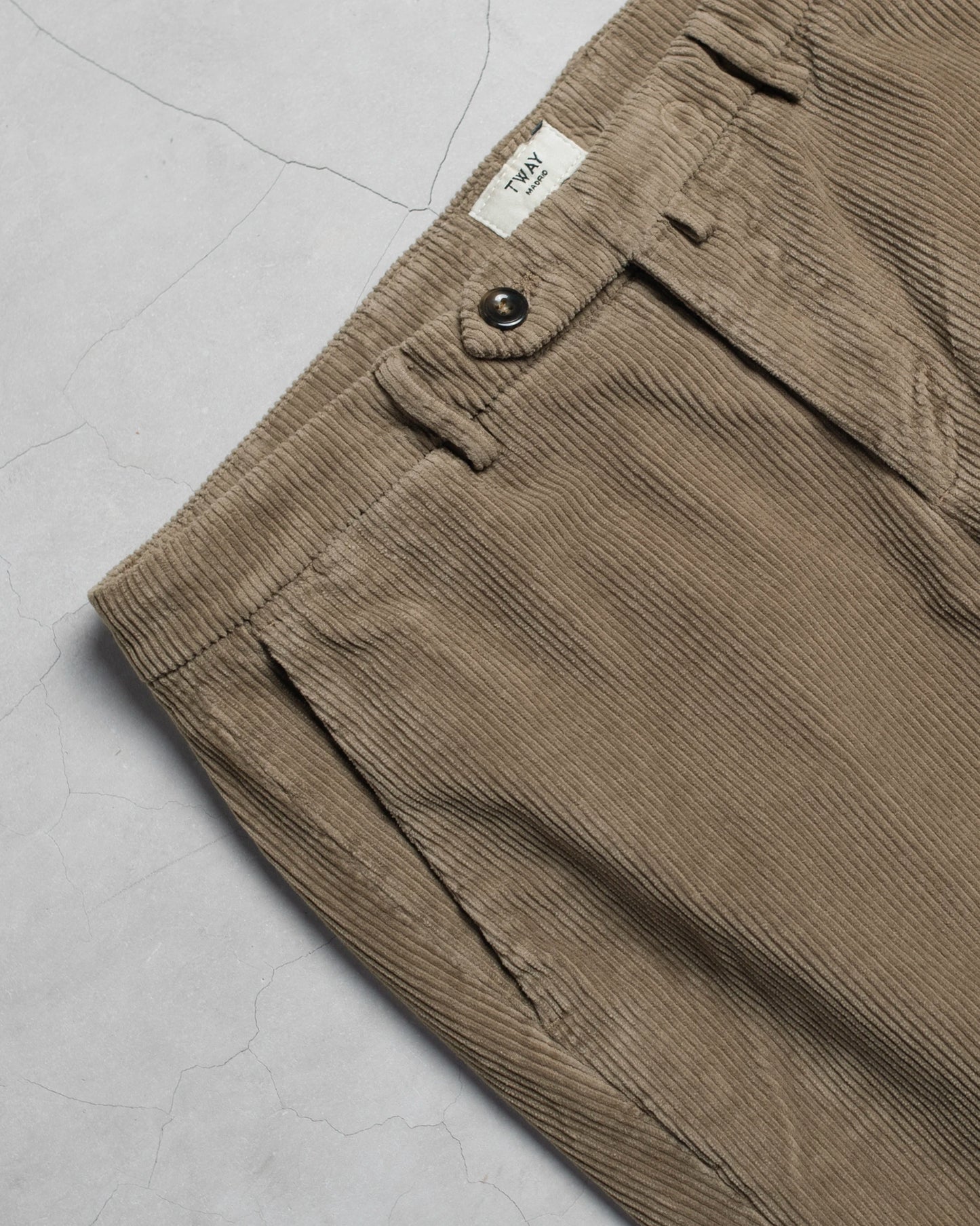 PANTALÓN CHINO DE PANA GRUESA MARRÓN TWAY