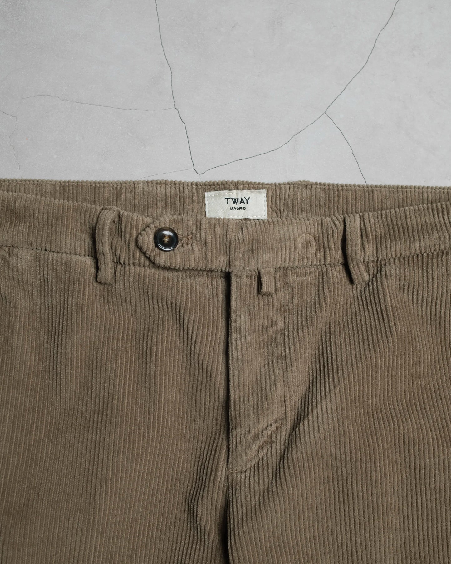 PANTALÓN CHINO DE PANA GRUESA MARRÓN TWAY
