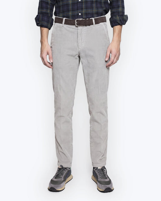 PANTALÓN CHINO DE PANA GRIS CON PINZAS AT.P.CO