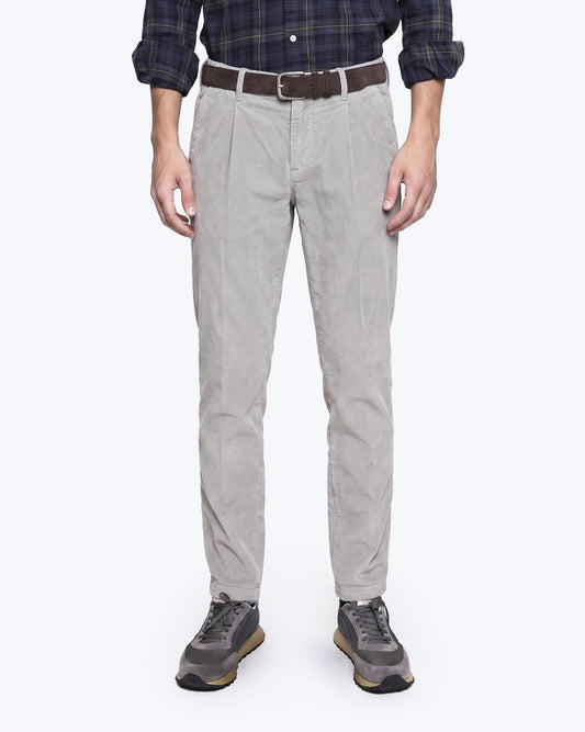 PANTALÓN CHINO DE PANA GRIS CON PINZAS AT.P.CO