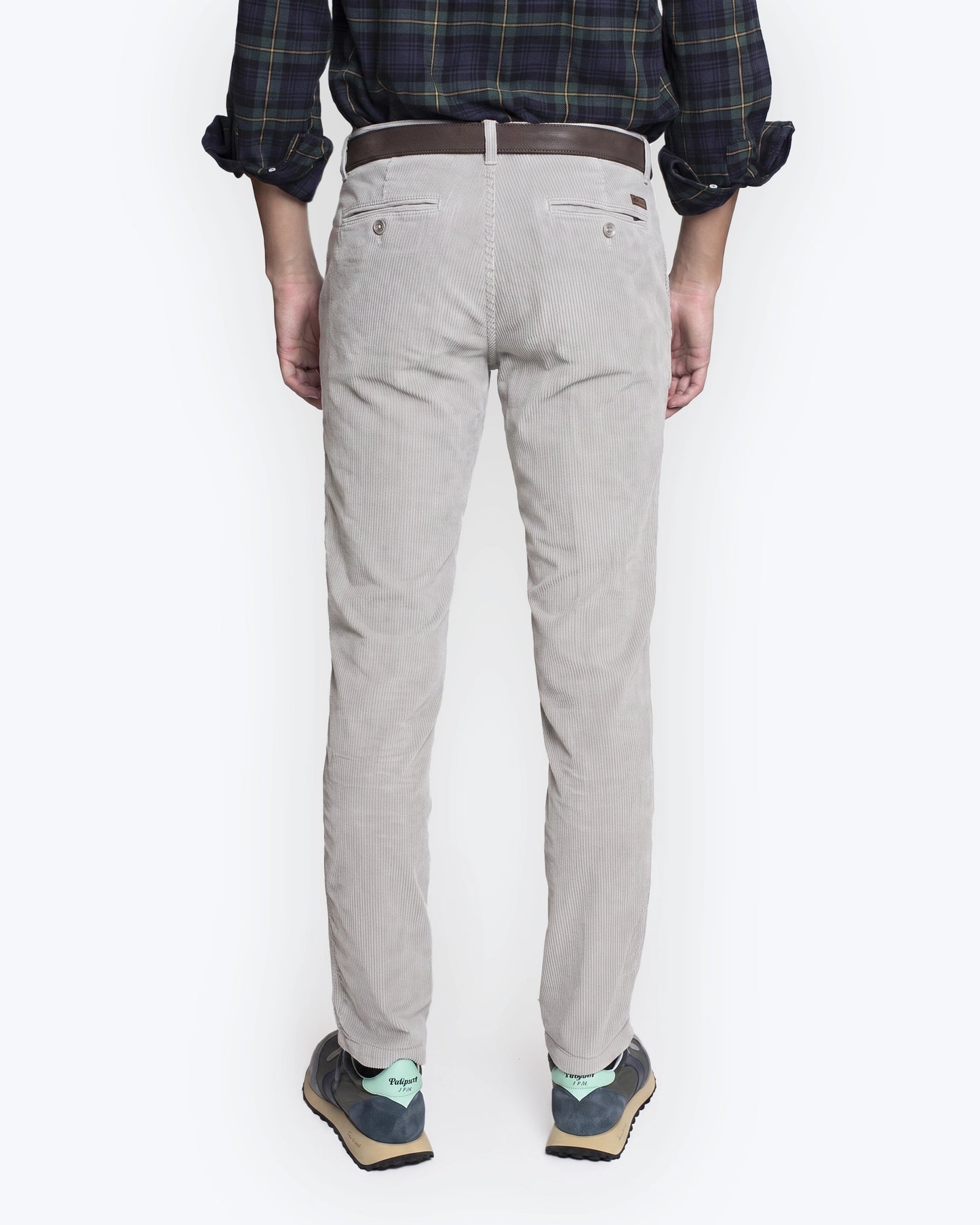 PANTALÓN CHINO DE PANA GRIS CON PINZAS AT.P.CO