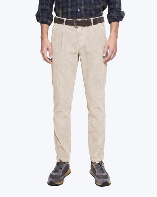 PANTALÓN CHINO DE PANA BEIGE CON PINZAS AT.P.CO