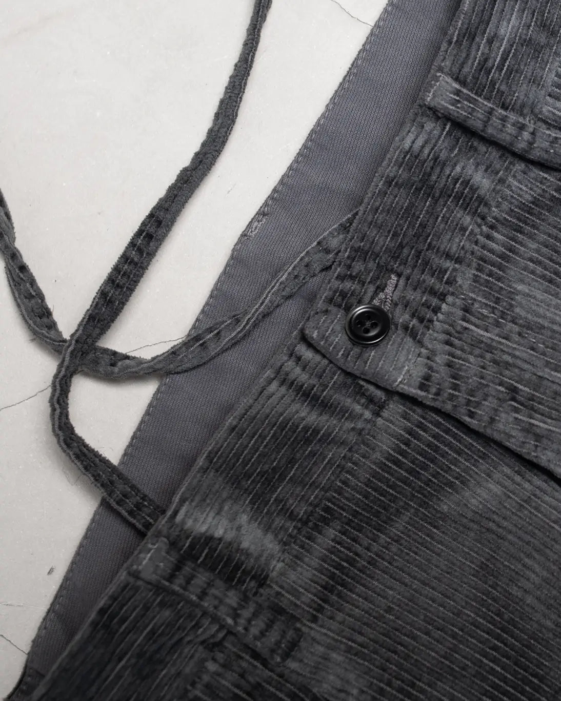 PANTALÓN CHINO DE PANA GRIS CON CORDÓN AT.P.CO