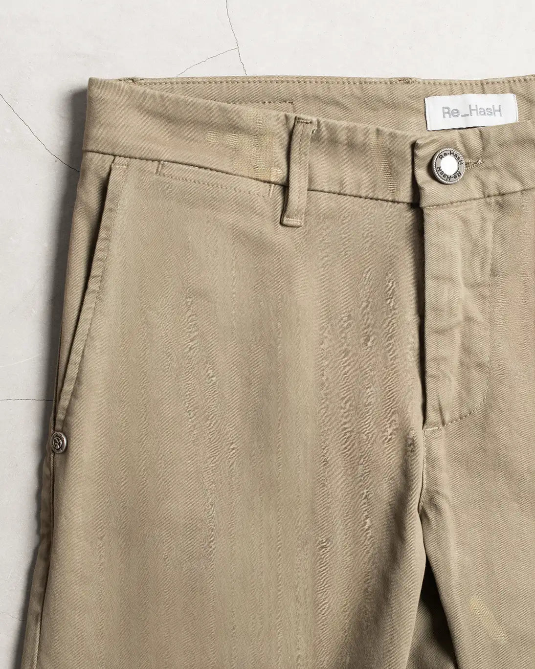 PANTALON CHINO RE-HASH VERDE